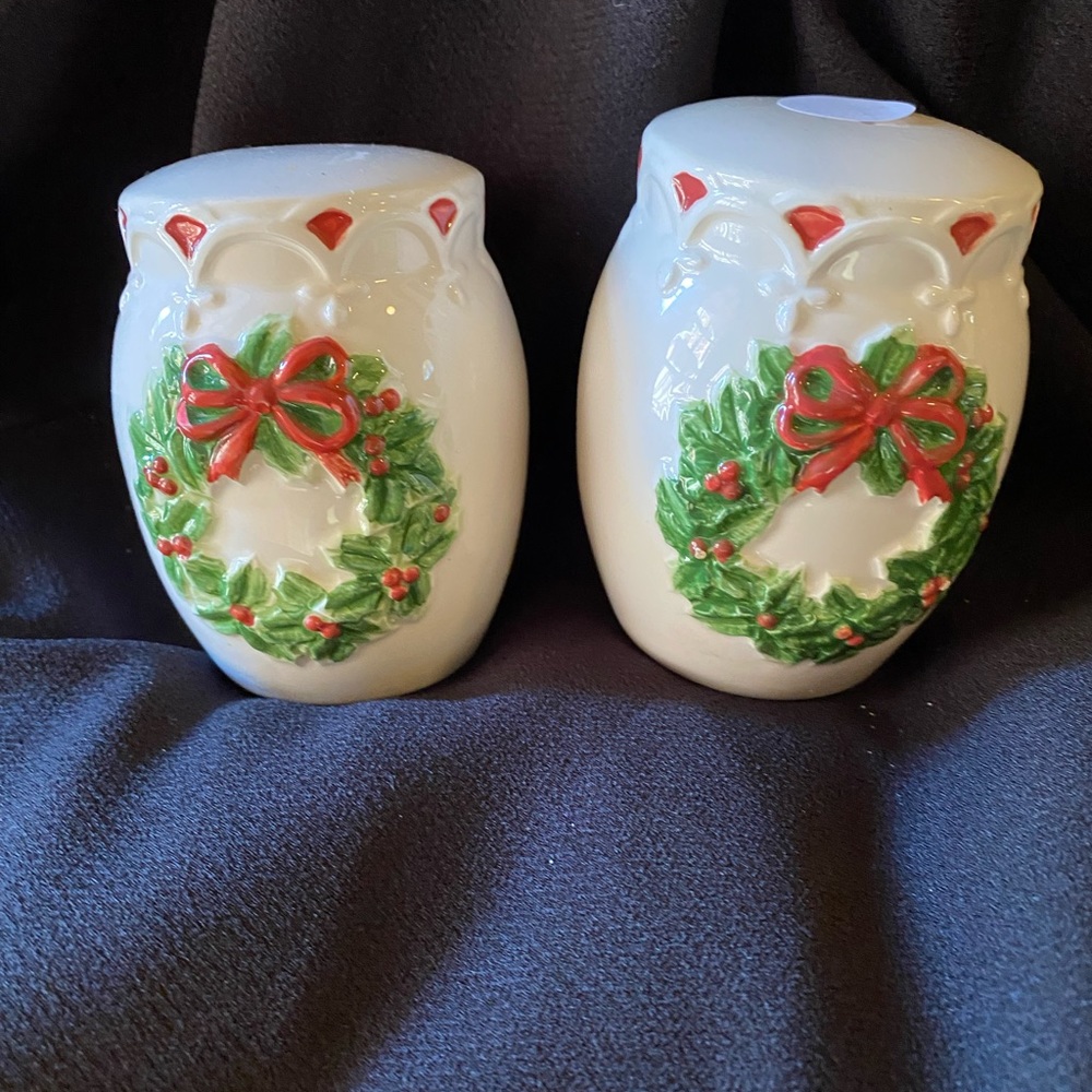 Otagiri Mary Ann Baker Holly Berry Salt and Pepper Shakers Vintage